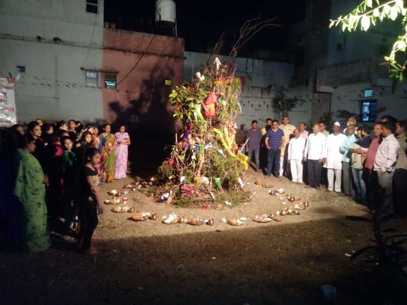 कंडों की होली जलाकर वनों को बचाने का दिया संदेश