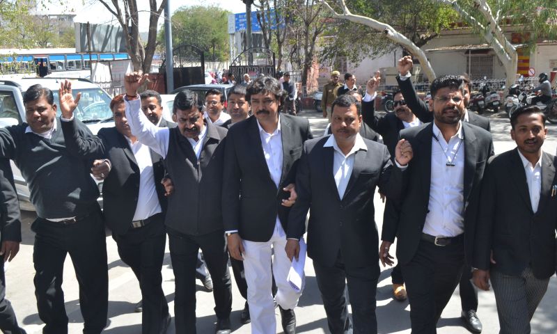 memorandum : वकीलों ने रखी सांकेतिक हड़ताल ,ज्ञापन सौंपा