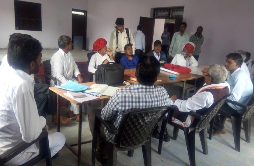 ग्राम पंचायत की बैठक मेंं सर्वसम्मति से विकास कार्यों के लिए प्रस्ताव