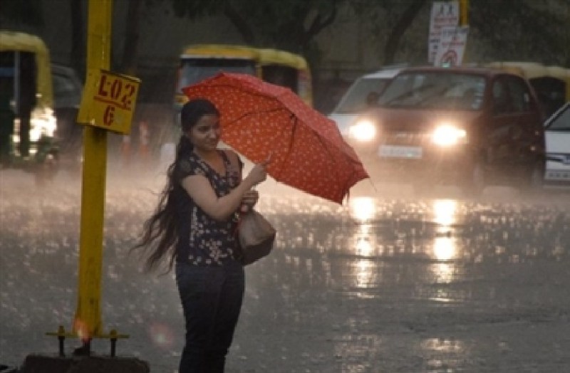 Weather Update : यूपी में अभी जारी रहेगा बेमौसम बारिश का सिलसिला, चक्रवातीय हवाओं के साथ होगी बारिश, शीतलहर ने कराया ठंड का अहसास