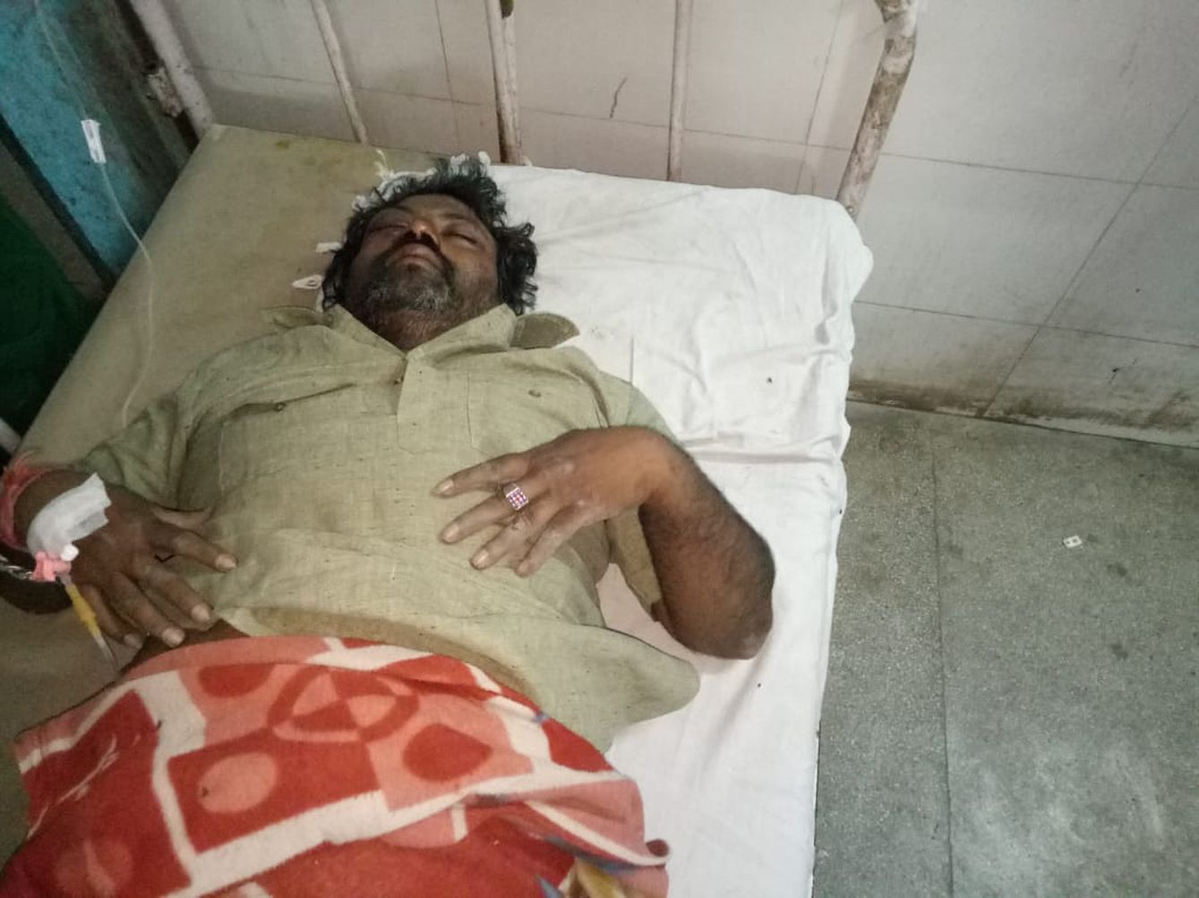 भूखंड विवाद को लेकर दो गुटों में झगड़ा