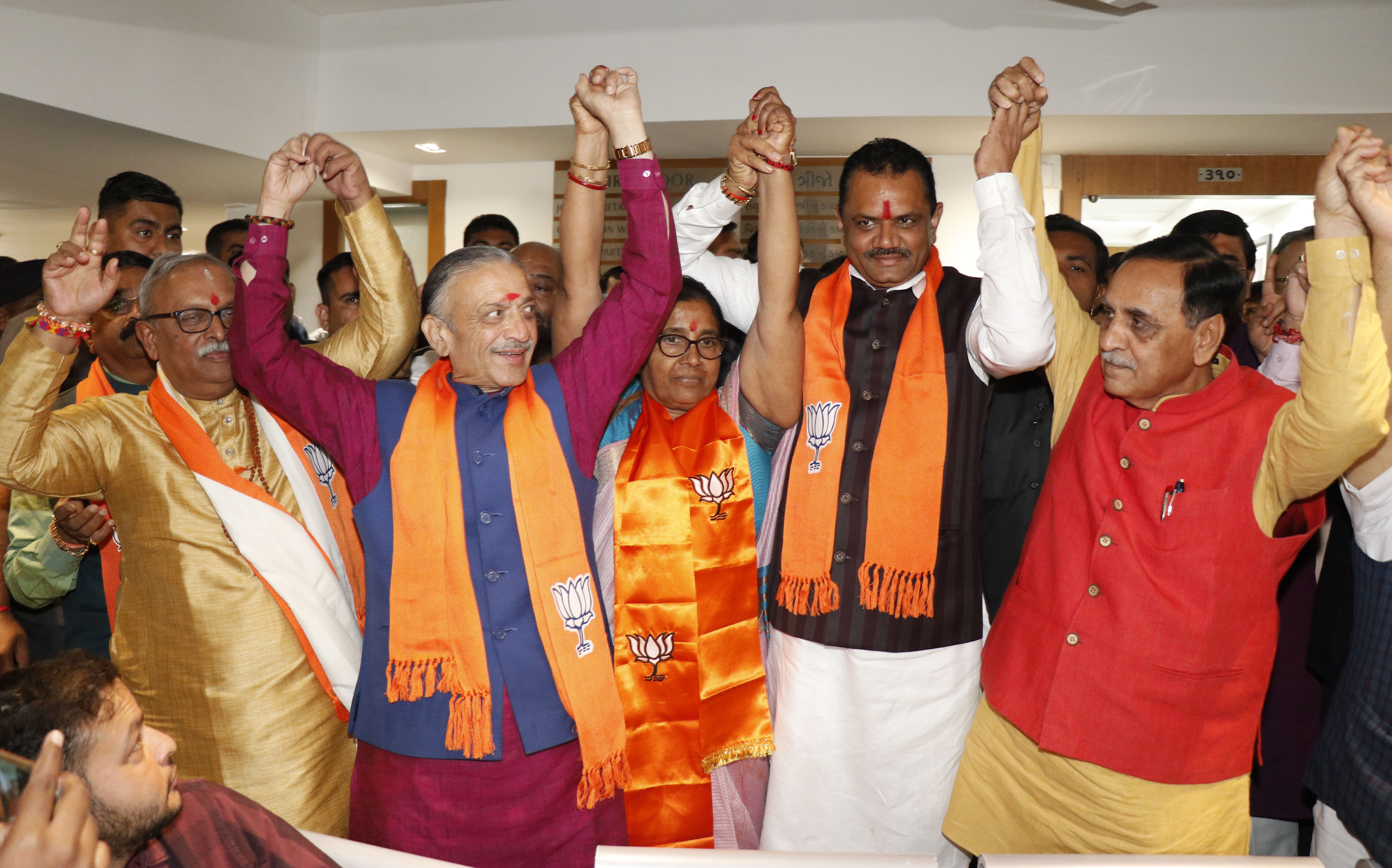 राज्यसभा चुनाव : भाजपा ने उतारा तीसरा उम्मीदवार, नरहरि अमीन के मैदान में उतारने से मुकाबला रोचक