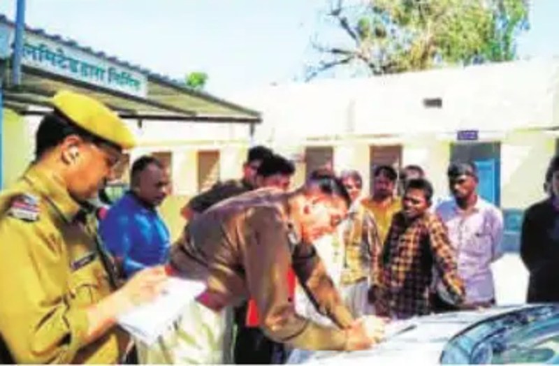 ट्रेन से कटकर चार जनों की मौत का मामला, आपसी सहमति के बाद मां व तीन बच्चों का अंतिम संस्कार