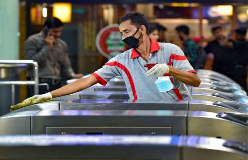 कोरोना वायरस को लेकर DMRC सक्रिय, दिल्ली मेट्रो व स्टेशनों पर सफाई व्यवस्था चाक-चौबंद