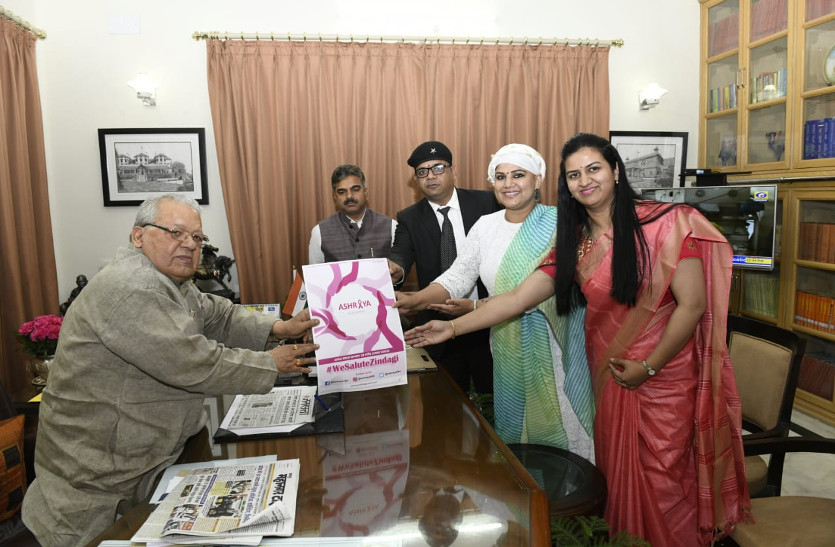 aashrya-presented-the-poster-to-the-governor