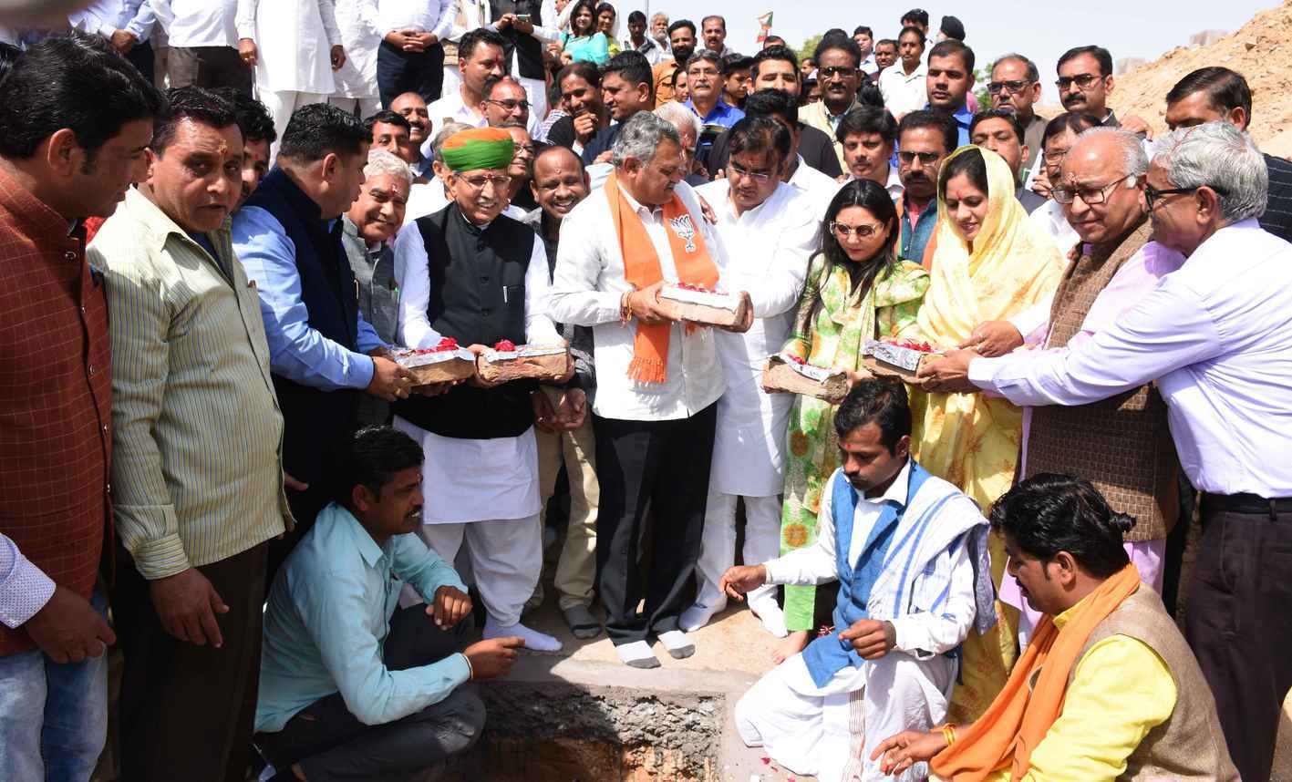 भाजपा कार्यालय के भवन का नींव पूजन