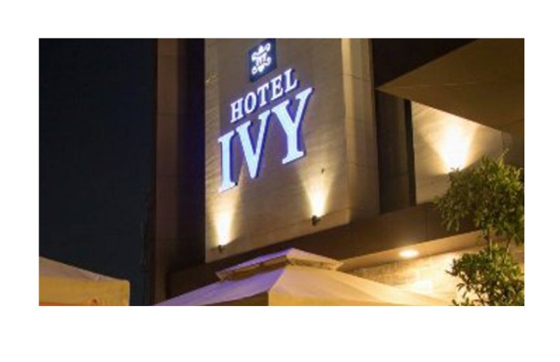 रायपुर के IVY होटल में पुलिस का छापा, गलत काम करते मालिक सहित 8 गिरफ्तार