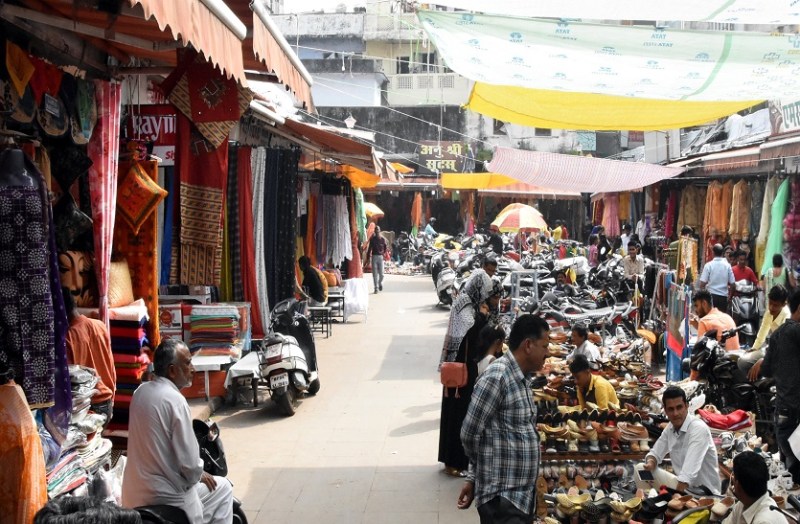 कोरोना का खौफ... बाजारों से 30 फीसदी तक कम हो गई ग्राहकी