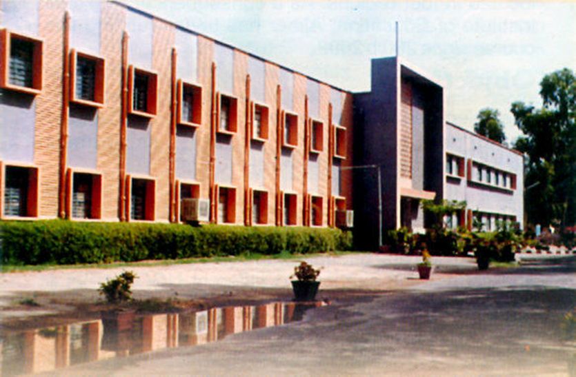 school college close