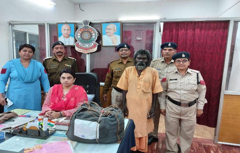 मुंबई मेल व स्टेशन से जीआरपी व आरपीएफ ने 23 किलो गांजा किया जब्त