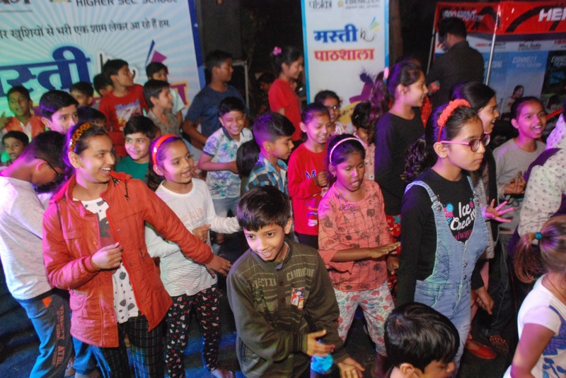 चेयर रेस और डांस में बचपन और पचपन ने मचाया धमाल