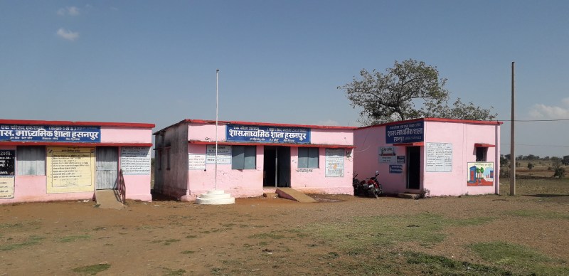 छुट्टी होने पर भी स्कूल का संचालन