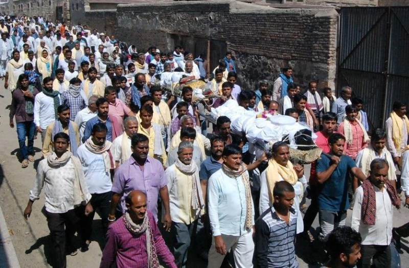 हृदय विदारक हादसा: किस रिश्ते का नाम पुकारकर रोएं, इतने सारे अपने खोए