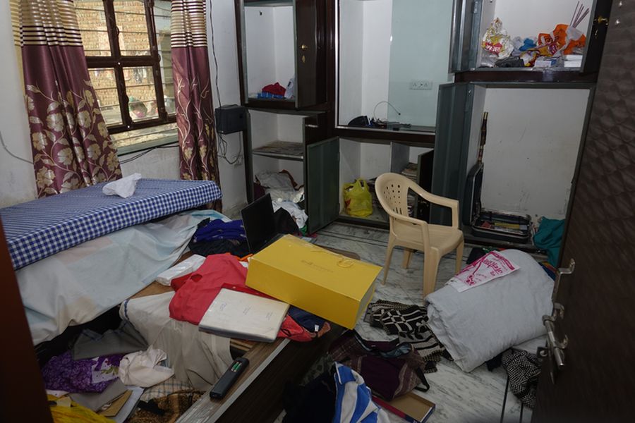 शहर में चोरों का हल्ला बोल, दो जगह से लाखों का माल पार