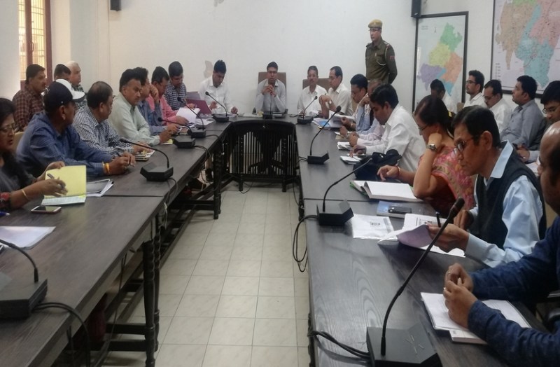 समन्वय से विकास कार्यों को अंजाम दें-कलक्टर