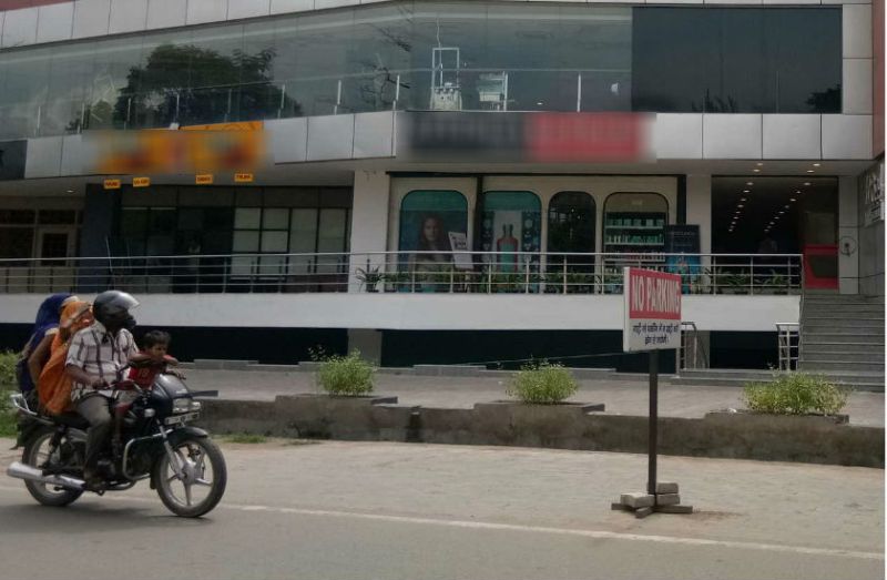 आगरा के सभी सिनेमाघर-मल्टीप्लेक्स, क्लब और स्कूल-कॉलेज, कोचिंग सेंटर्स भी बंद, बाजार में सन्नाटा