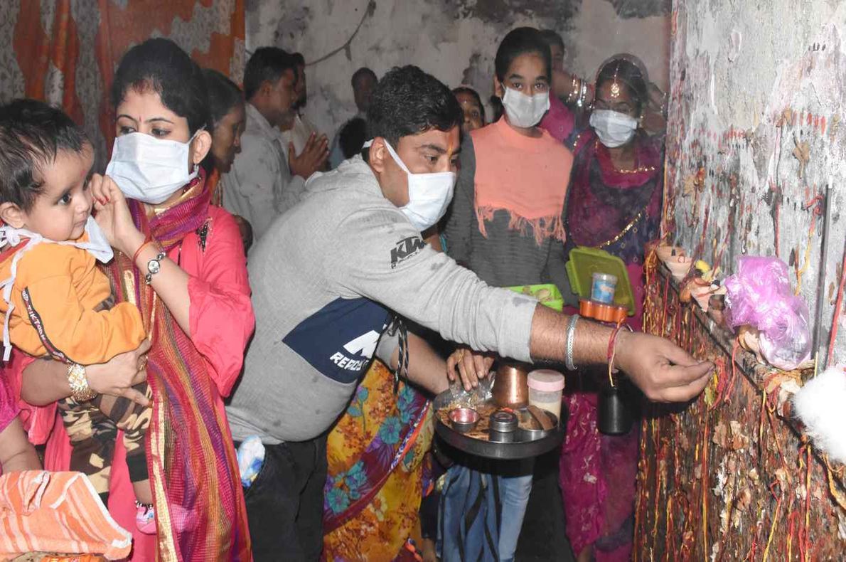 शीतलाष्टमी पर भरा मेला, शीतला माता का किया जलाभिषेक, नमक व बास्योड़ा खाद्य सामग्री का लगाया भोग,शीतलाष्टमी पर भरा मेला, शीतला माता का किया जलाभिषेक, नमक व बास्योड़ा खाद्य सामग्री का लगाया भोग