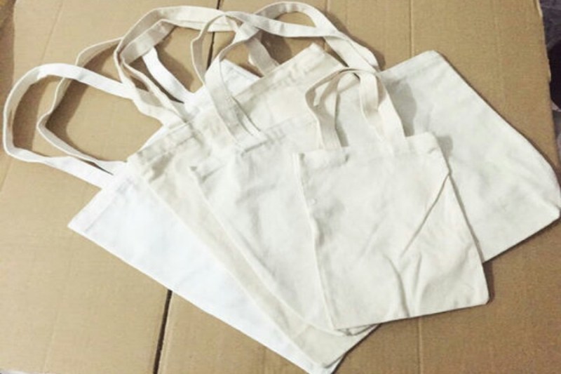 clothing vending machine will provide cloth bags to stop plastic bags