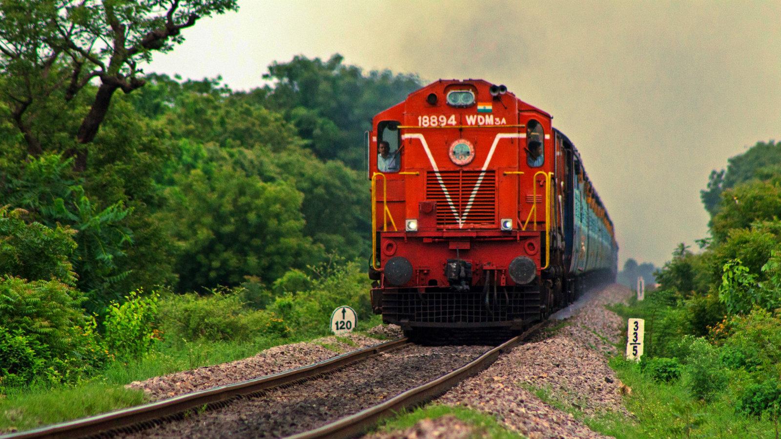 महिला रेलकर्मी सुरक्षा के लिए रखेगी काली मिर्च स्प्रे