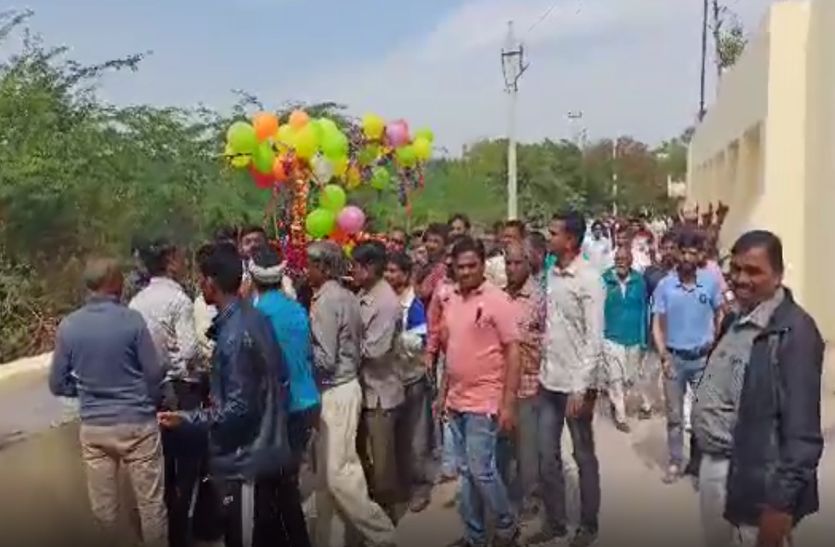 स्वतंत्रता सेनानी श्रवण लाल प्रजापति का राजकीय सम्मान से अंतिम संस्कार