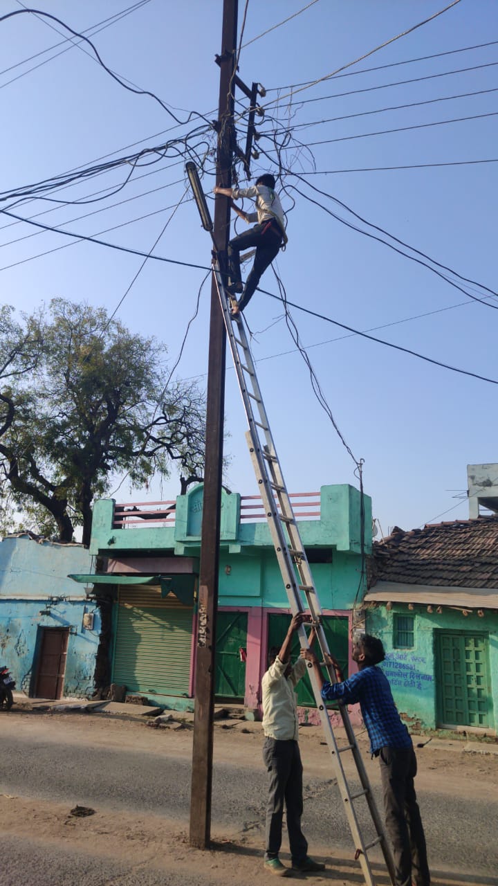 The recovery teams of the electricity department cut more than two thousand power connections