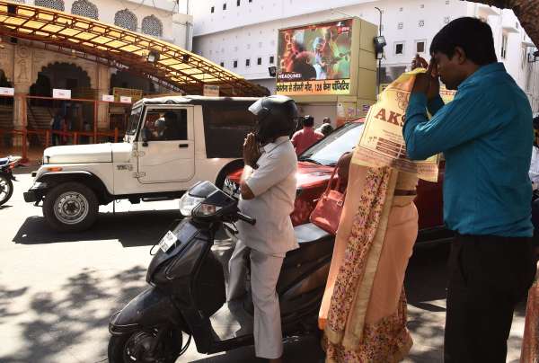 Corona Arlt also appeared in Jaipur's temples
