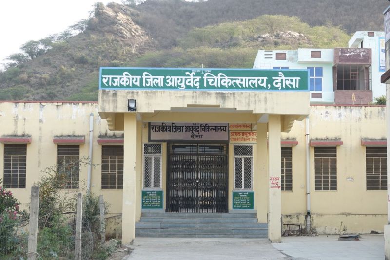 राष्ट्रीय आपदा में औषधालय की जगह परीक्षा में ड्यूटी दे रहे हैं चिकित्सक!