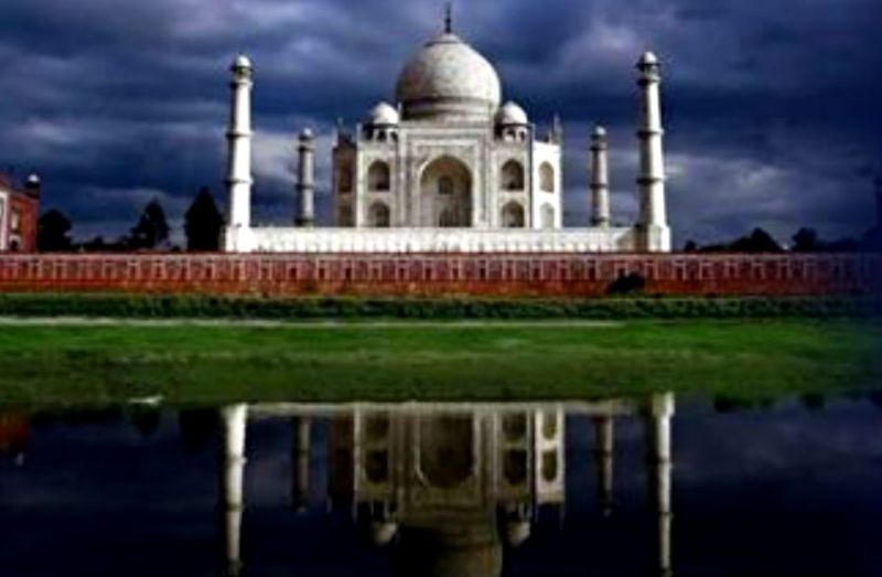 मोहब्बत की निशानी पर कोरोना का साया, टूटी सदियों की परंपरा