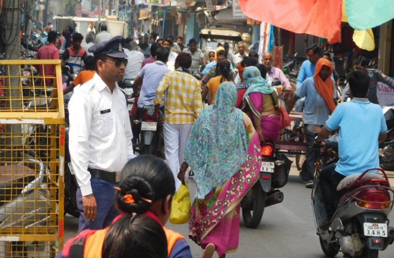 Careless police administration for duty of soldiers, duty without mask ...