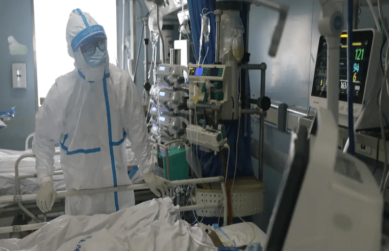 कोरोना पॉजिटिव डॉक्टर ने कर दिया मरीजों का इलाज, संदेह के घेरे में पूरा हॉस्पिटल और मरीज