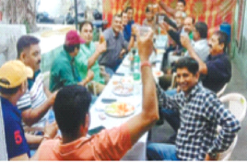  Holi of liquor and kebab played in police post