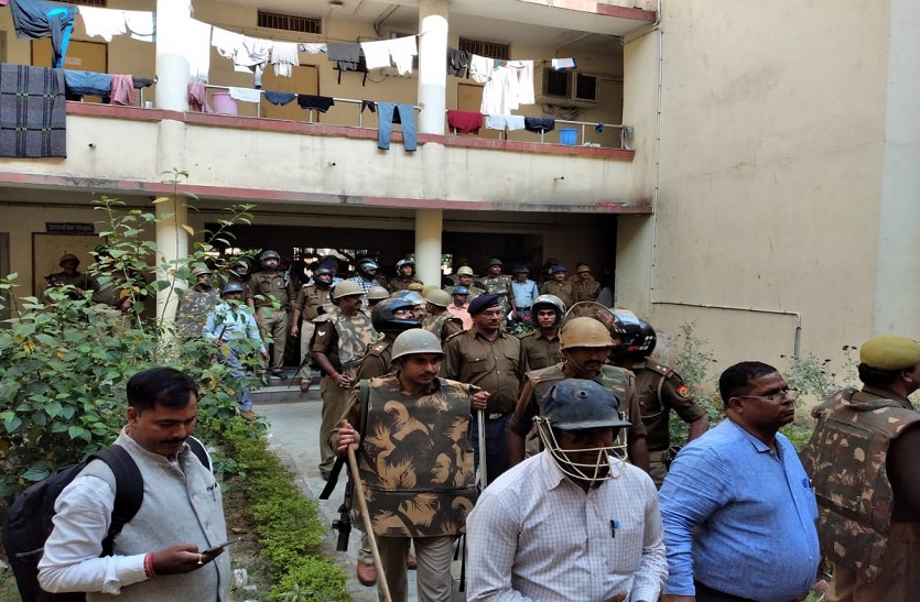 बीएचयू के दो छात्र गुटों में मारपीट पथराव, कई घायल दो को ट्रॉमा सेंटर भेजा गया