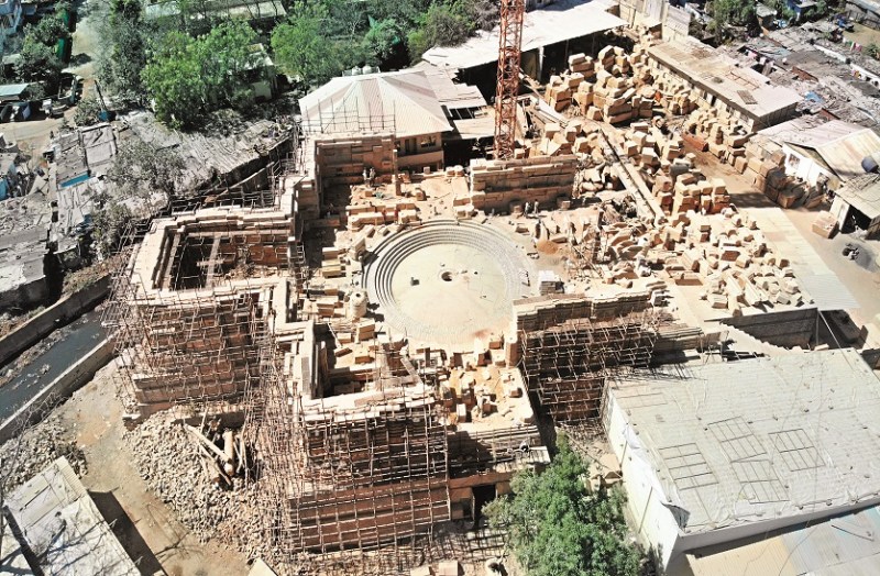 जैसलमेर और भुज के पीले पत्थरों से तैयार हो रहा यह चार मंजिला जिनालय, 23 हजार वर्गफीट में आकार लेगा, दो साल में होगा पूरा