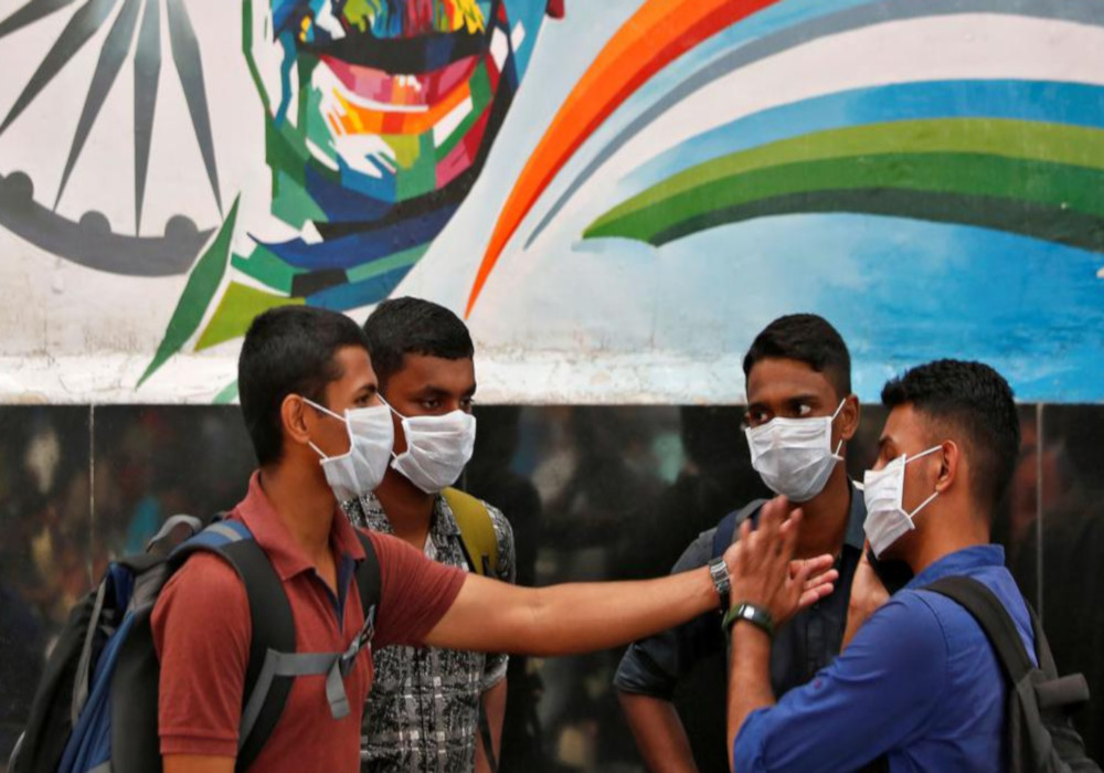 उत्तर प्रदेश में 20 कोरोना वायरस पॉजिटिव, एयरपोर्ट पर यात्रियों के हाथों पर लगाई जा रही है मुहर
