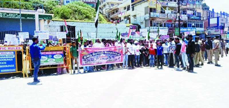 पुलिस पर पक्षपात का आरोप