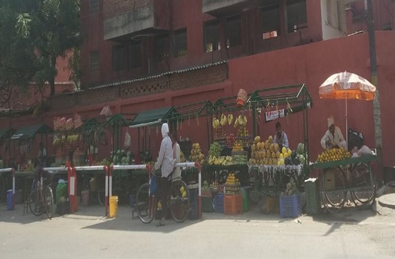 फल बाजार पर भी कोरोना की मार, खत्म हुई 80 फीसदी दुकानदारी