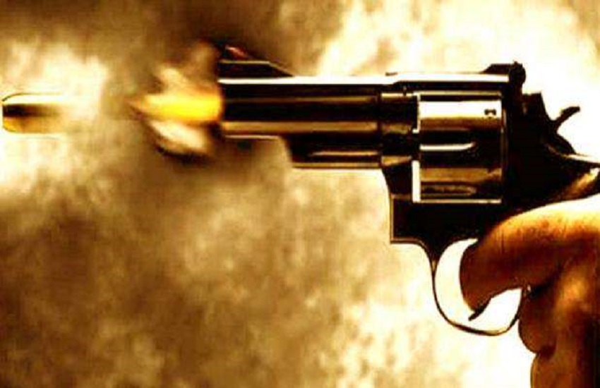 एक्सिस बैंक के गार्ड को गोली मार लूटे 20 लाख रुपए