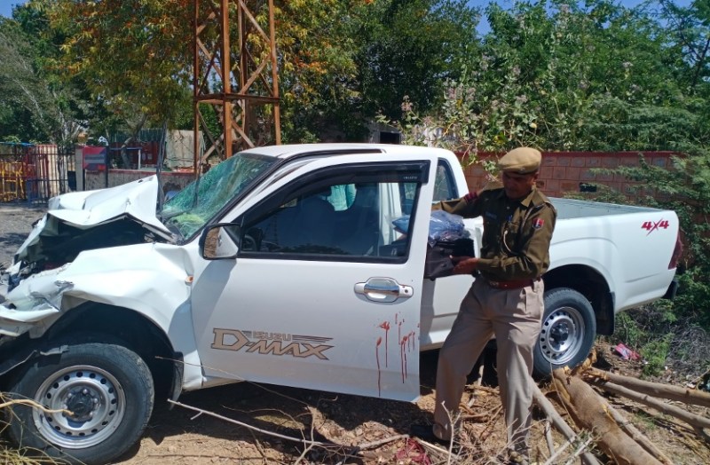 Vehicle collided with army truck, smugglers run away