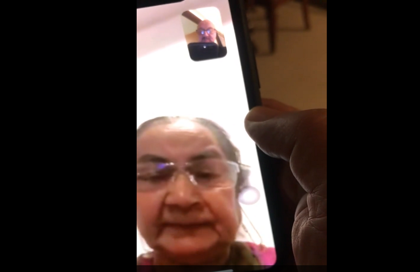 विदेश से लौटने के बाद वीडियो कॉल पर अनुपम खेर मां से की बात