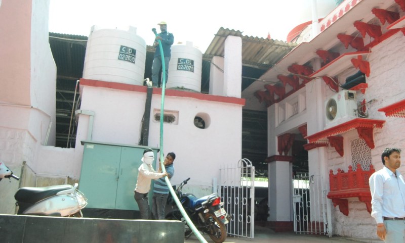 गर्मी आने से पहले स्टेशन पर गहराया जल संकट, पानी के टैंकर का खेल शुरू