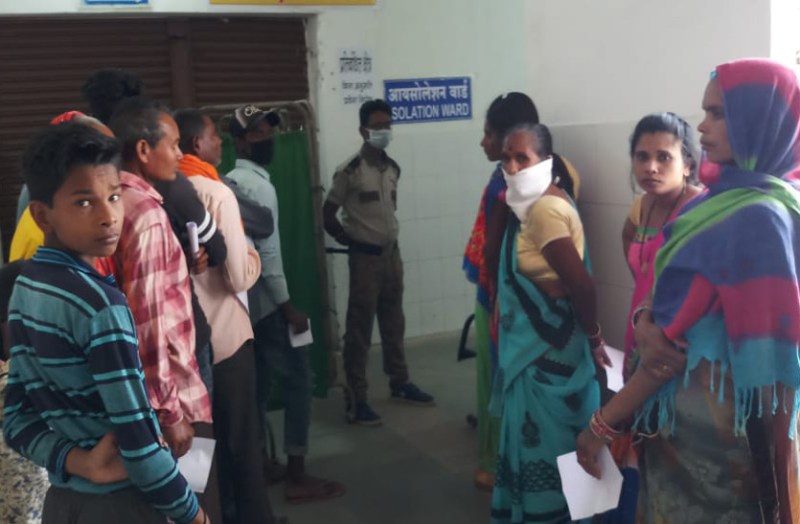 रोजी-रोटी के लिए बाहर गए मजदूर लौटे, प्रशासन ने कहा पहले जांच कराओ, फिर जाना घर