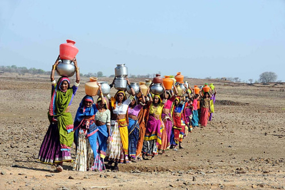 लाखों रुपए खर्च, फिर भी ग्रामीण पानी का तरसे