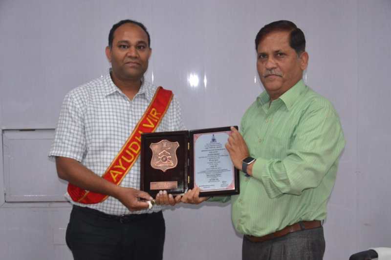 Ordnance Factory DGM Anup Kumar received Ordnance Veer Award, itarsi