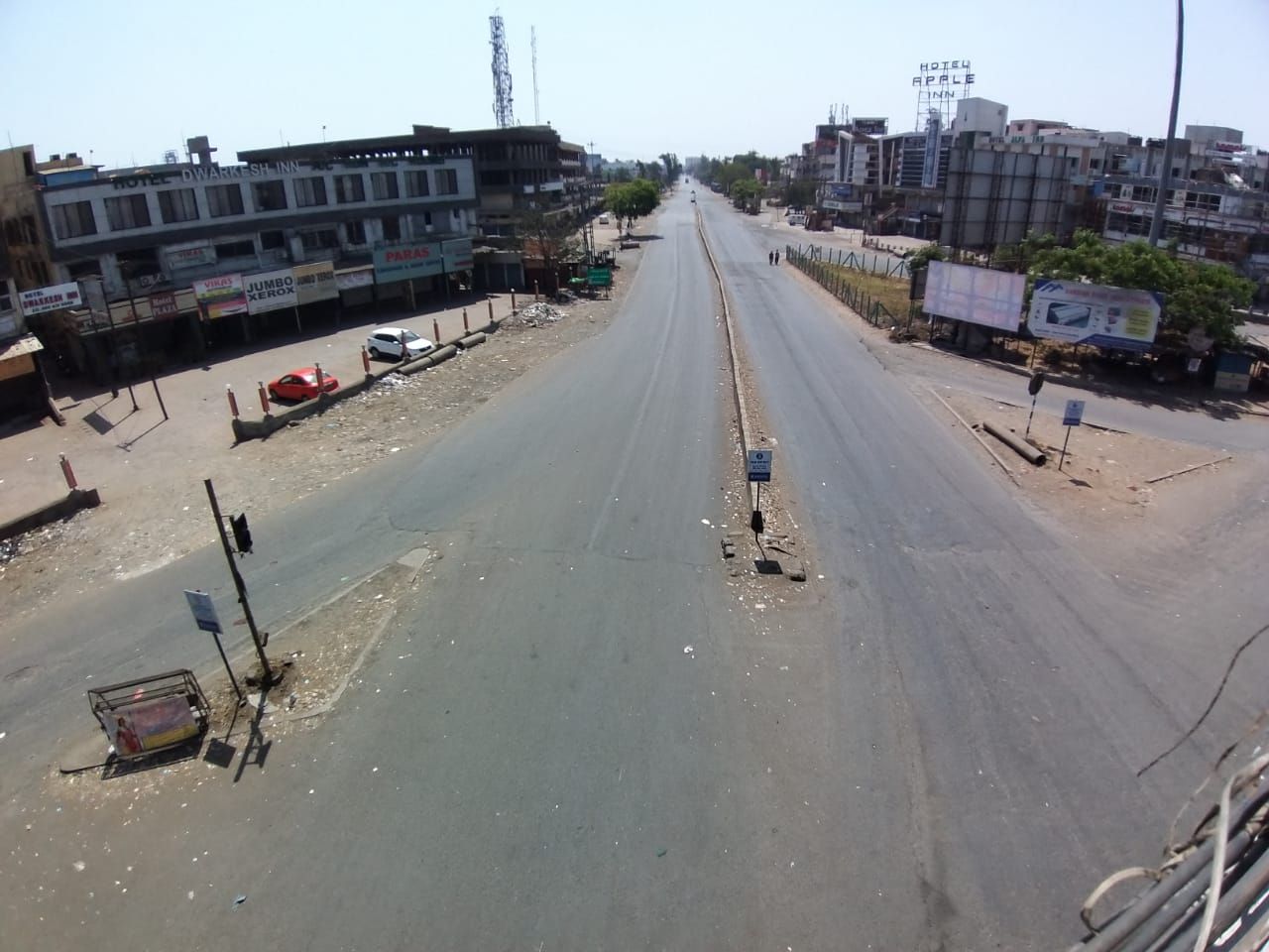 public curfew: सूनी रही सड़कें, स्टेशन भी खाली-खाली