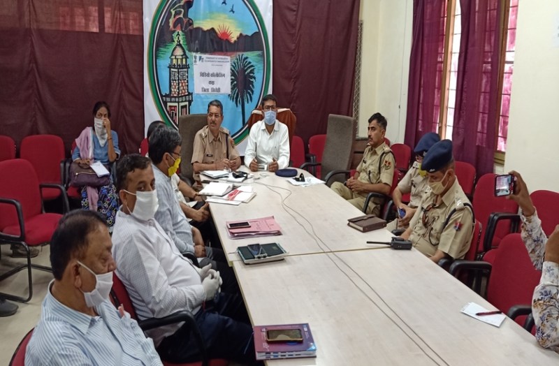 जिले में कोई भूखा नहीं सोएगा, लॉक डाउन का करें पालन