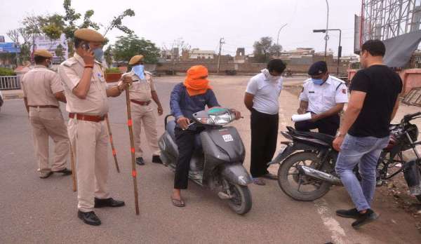 श्रीगंगानगर.लॉक डाउन में अब अधिक सख्ती, वाहनों की आवाजाही पर रोक.......देखें खास तस्वीरें
