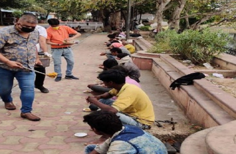 ...ताकि वह भूखे ना सो पाए, दिनभर जुटे रहे हाड़ौती विकास मोर्चा कार्यकर्ता