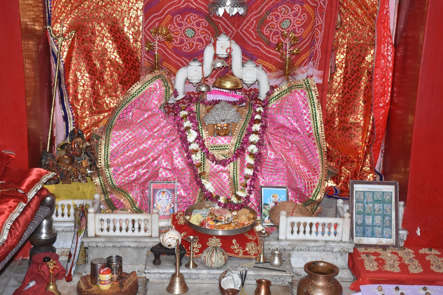 घरों में हुई घट स्थापना, बंद रहे मंदिर, चैत्र नवरात्रा शुरू