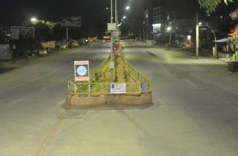 Lockdown: sunny roads, people not getting out of homes