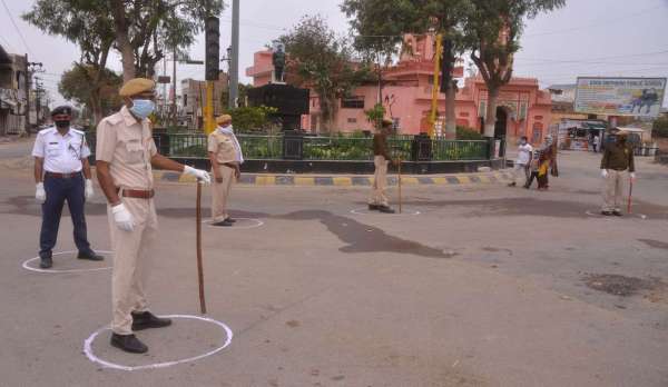 श्रीगंगानगर में लॉक डाउन, पाबंदी अधिक.......देखें खास तस्वीरें